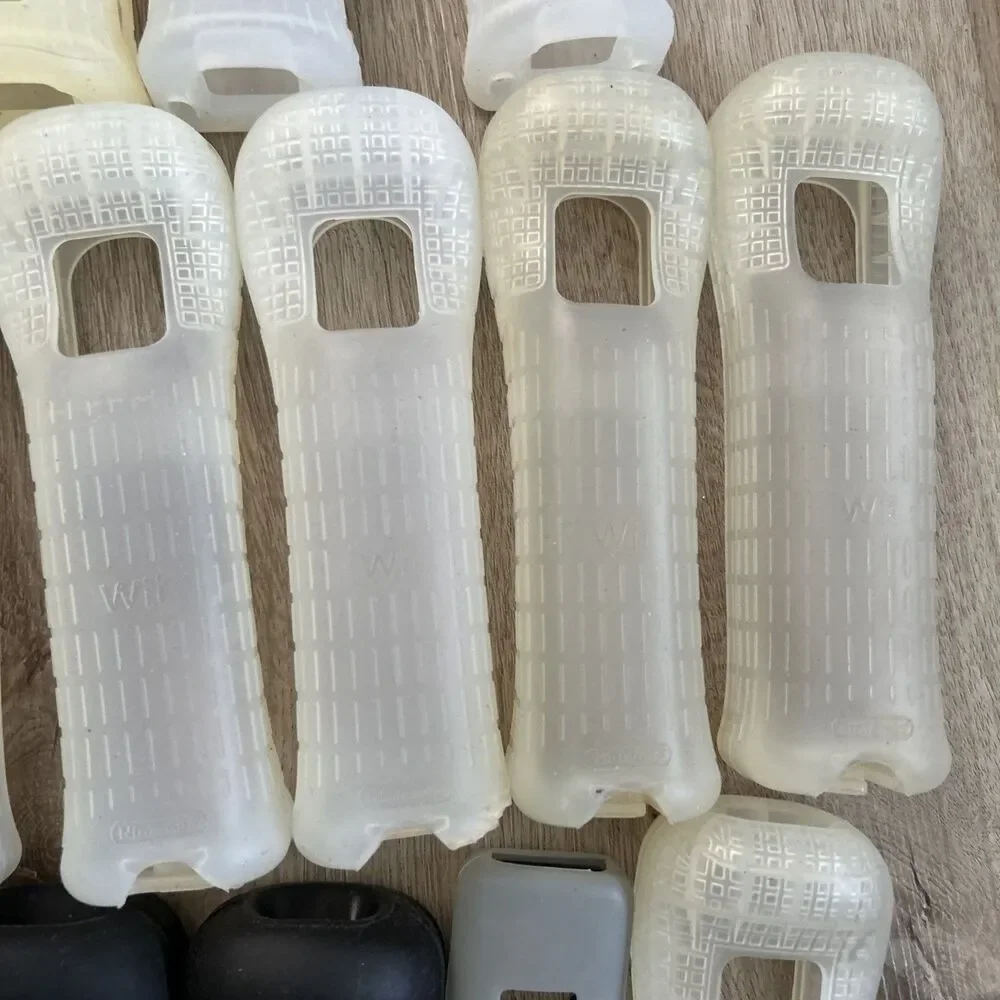 Nintendo Wii Remote Silicone Sleeves Lot of 22 Rubber Gel Cover Black White READ